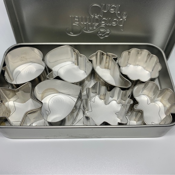 Pampered Chef Creative Cutters Set Mini Cookie Cutter Set of 8 Storage Tin 1095 - Picture 4 of 5